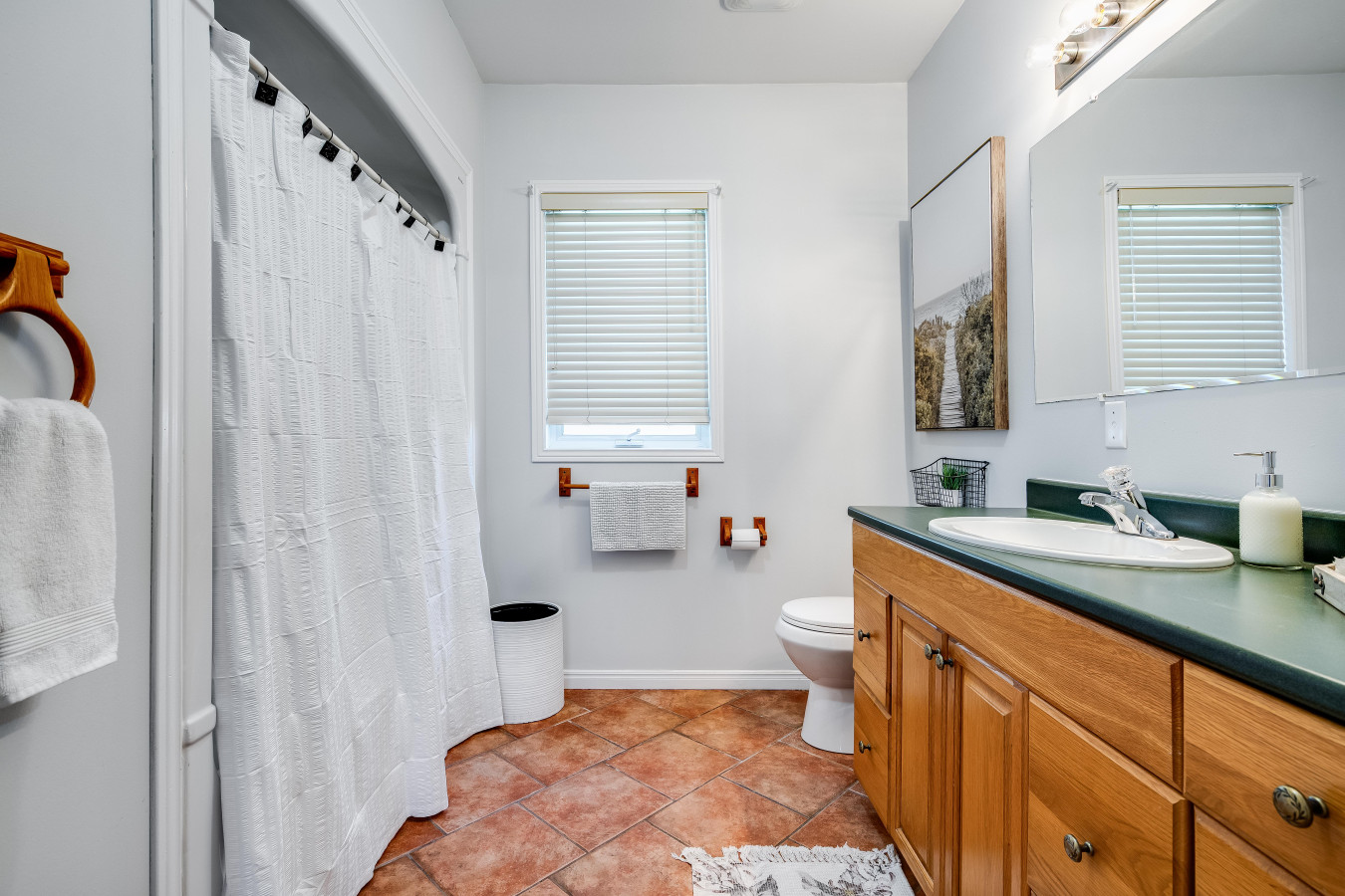 Light-filled luxury in every self-care moment Light-filled luxury in every self-care moment - Better Than Ever Lakehouse! - Leamington