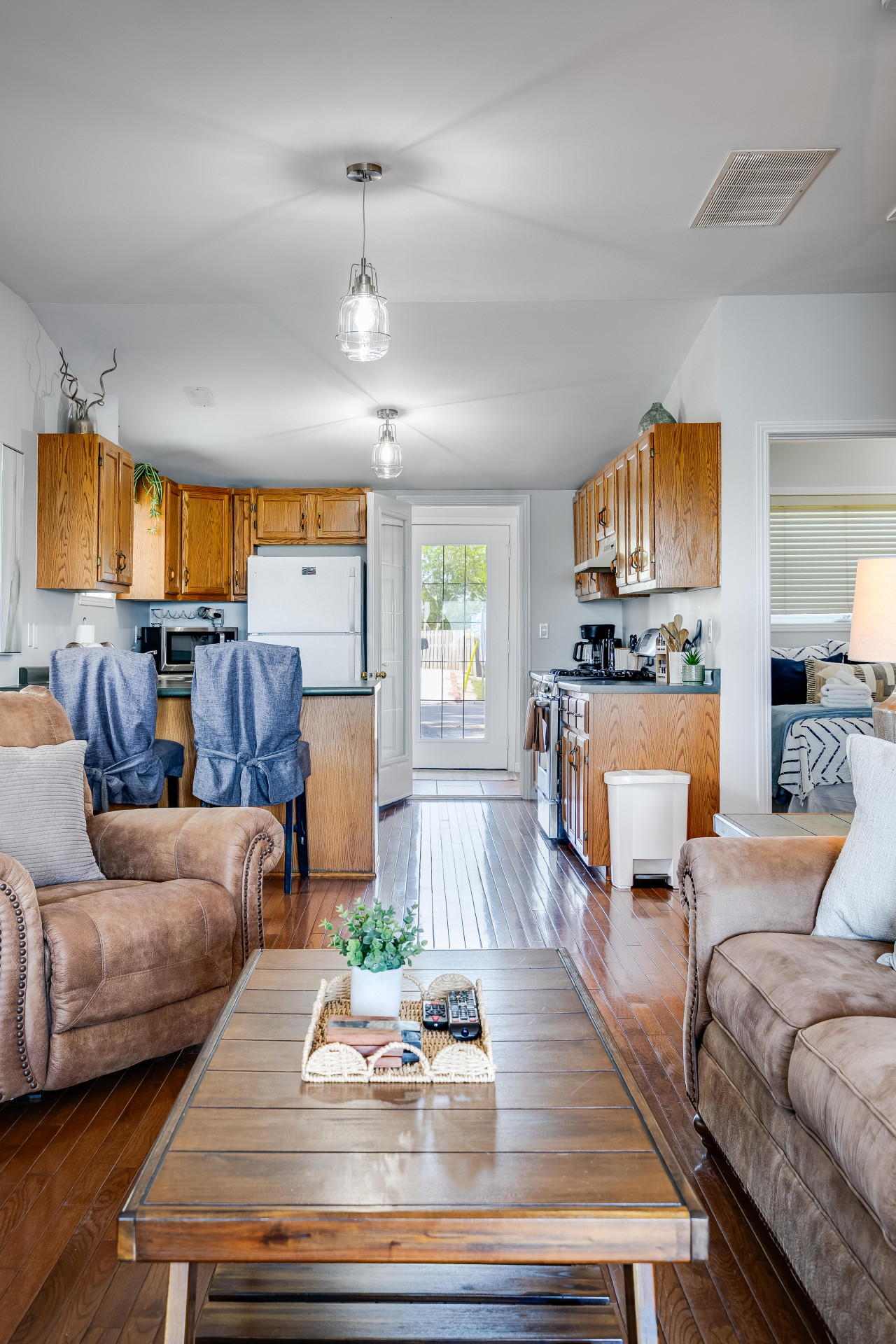 Enjoy lake breezes and brilliant light in the heart of the home Enjoy lake breezes and brilliant light in the heart of the home - Better Than Ever Lakehouse! - Leamington