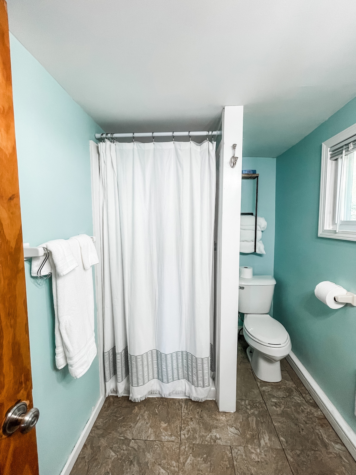 lakside-cottage-3-near-houghton/