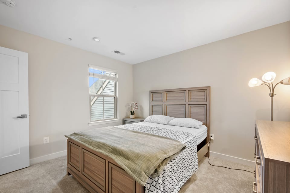 Modern Suite with Private Bath - Frederick
