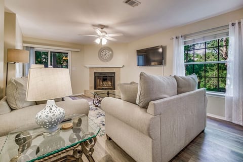 LOVELY 2 BR RETREAT IN THE HEART OF PENSACOLA!!