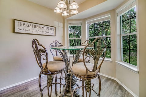 LOVELY 2 BR RETREAT IN THE HEART OF PENSACOLA!!