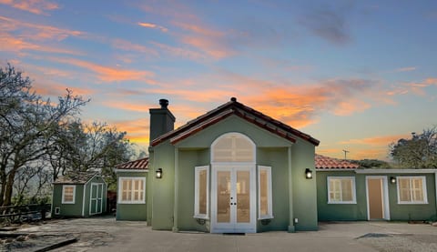 Here is your vacation rental! King bed on your right and queen on your left. Open the doors and let the cool breeze waft through the house. Pure heaven.