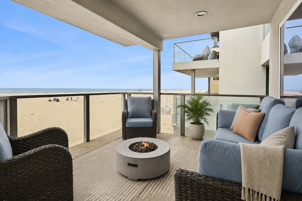 Relax on the deck with a good book or juest meditate to the ocean