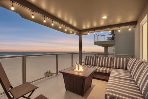 Unwind on the second-floor balcony with cozy lounge seating and a firepit – perfect for stargazing or evening chats