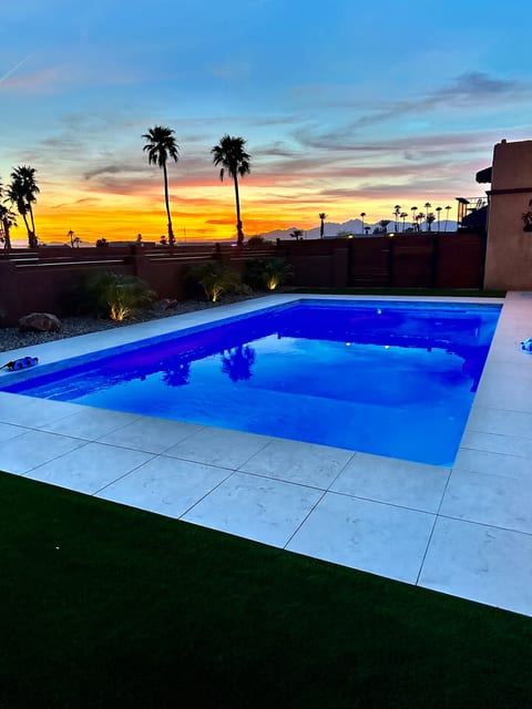 SUNSET POINTE STUNNING 3 BEDROOM POOL HOME!