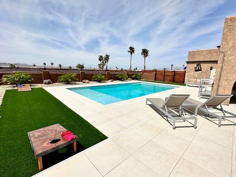 SUNSET POINTE STUNNING 3 BEDROOM POOL HOME!