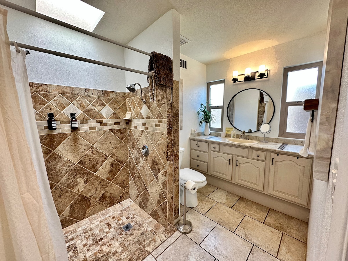 SUNSET POINTE STUNNING 3 BEDROOM POOL HOME! - Lake Havasu City