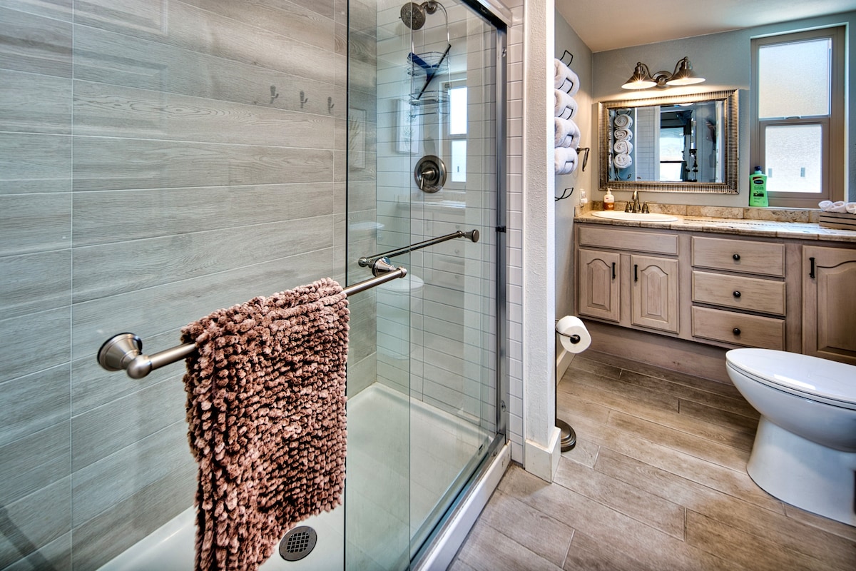 SUNSET POINTE STUNNING 3 BEDROOM POOL HOME! - Lake Havasu City