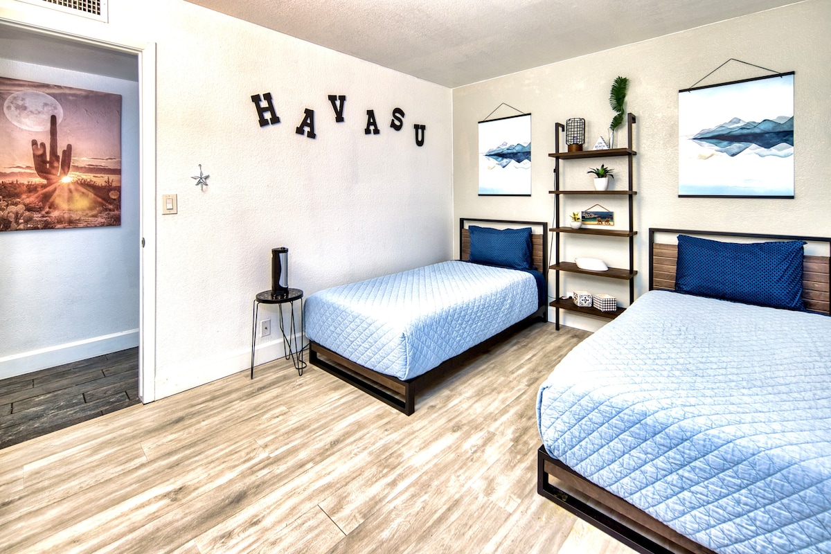 SUNSET POINTE STUNNING 3 BEDROOM POOL HOME! - Lake Havasu City