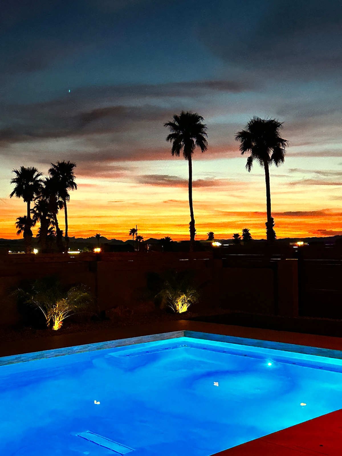 SUNSET POINTE STUNNING 3 BEDROOM POOL HOME!