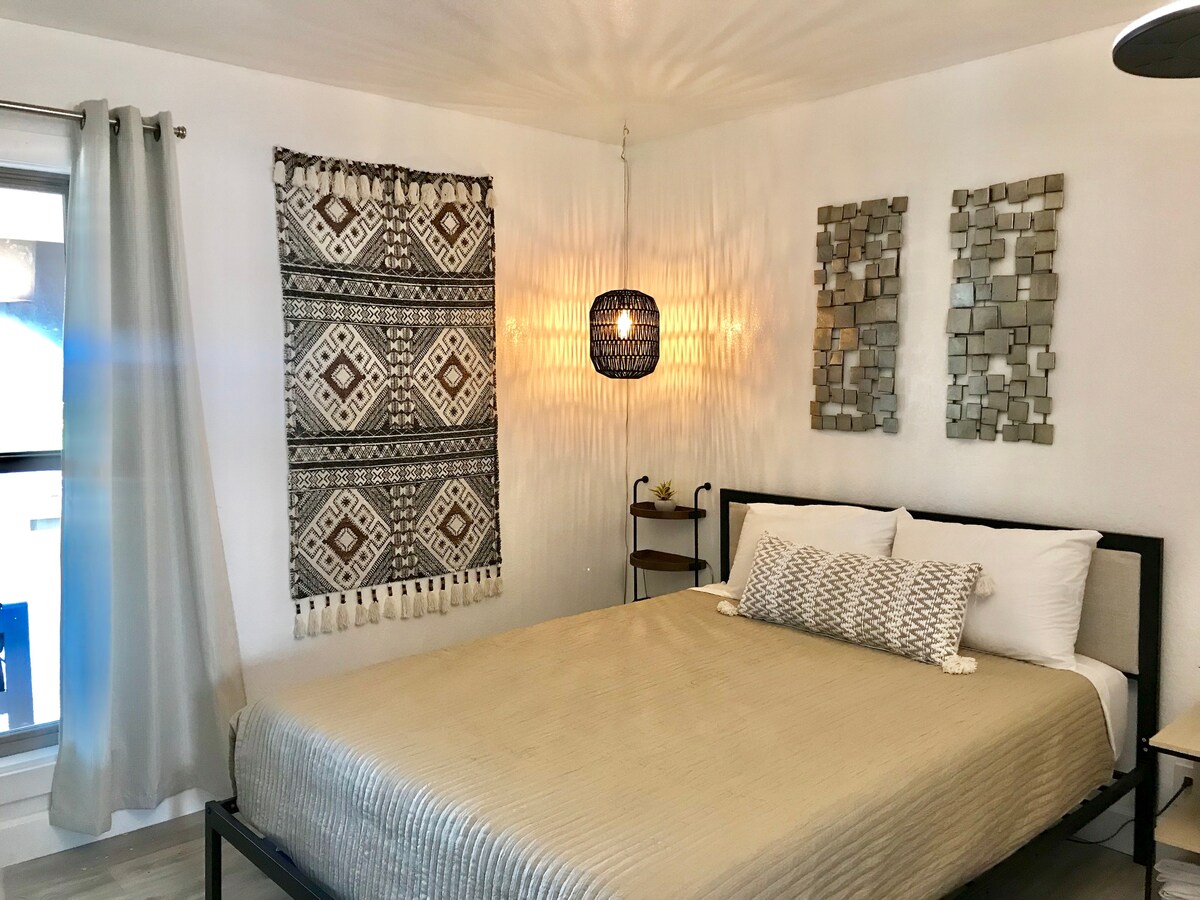 SUNSET POINTE STUNNING 3 BEDROOM POOL HOME! - Lake Havasu City