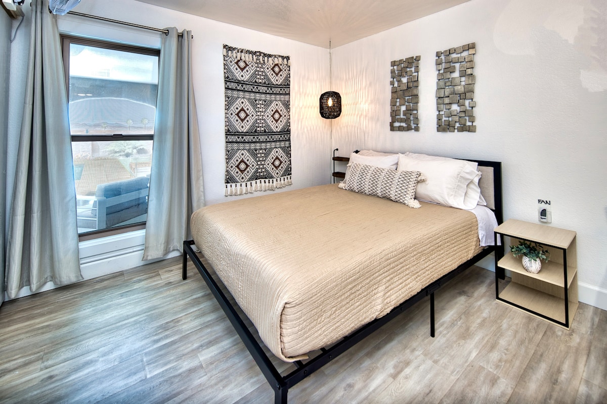 SUNSET POINTE STUNNING 3 BEDROOM POOL HOME! - Lake Havasu City