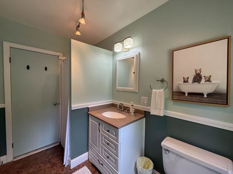 The Ridgehouse | Cozy Cabin, Heart of Bartlett