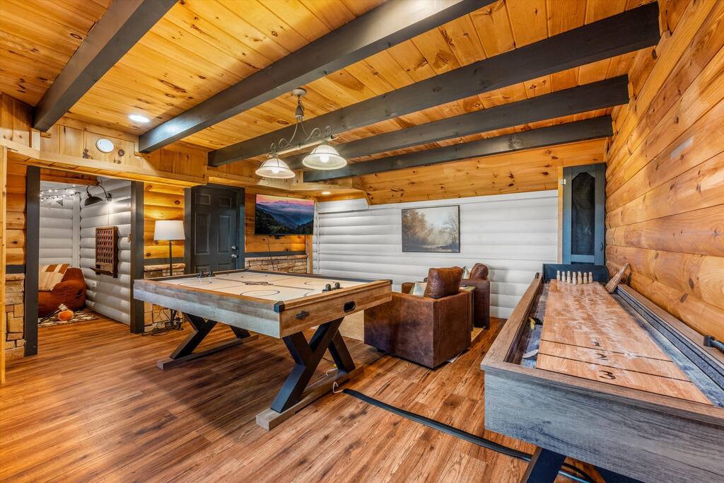 views!-3x-king-beds-hot-tub-pool-fishing-wi-fi/