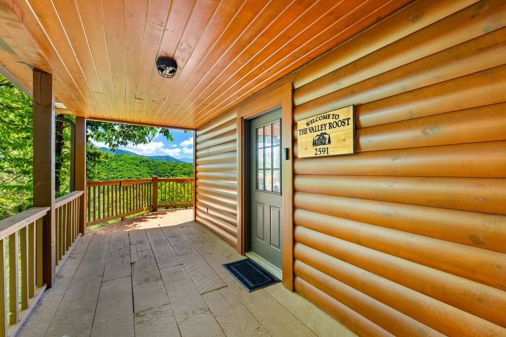 views!-3x-king-beds-hot-tub-pool-fishing-wi-fi/