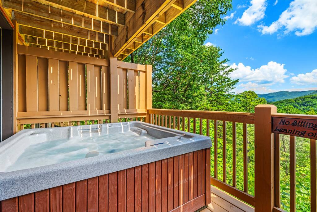 views!-3x-king-beds-hot-tub-pool-fishing-wi-fi/