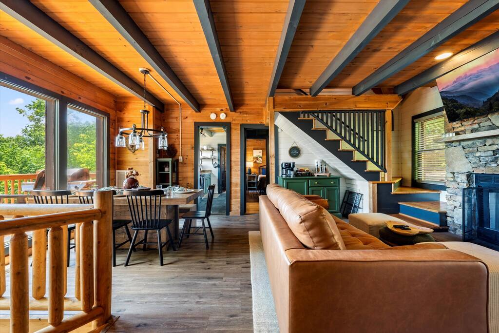 views!-3x-king-beds-hot-tub-pool-fishing-wi-fi/