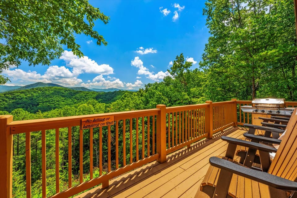 Updated Cabin - Views! New Hot Tub, Game Room - Sevierville