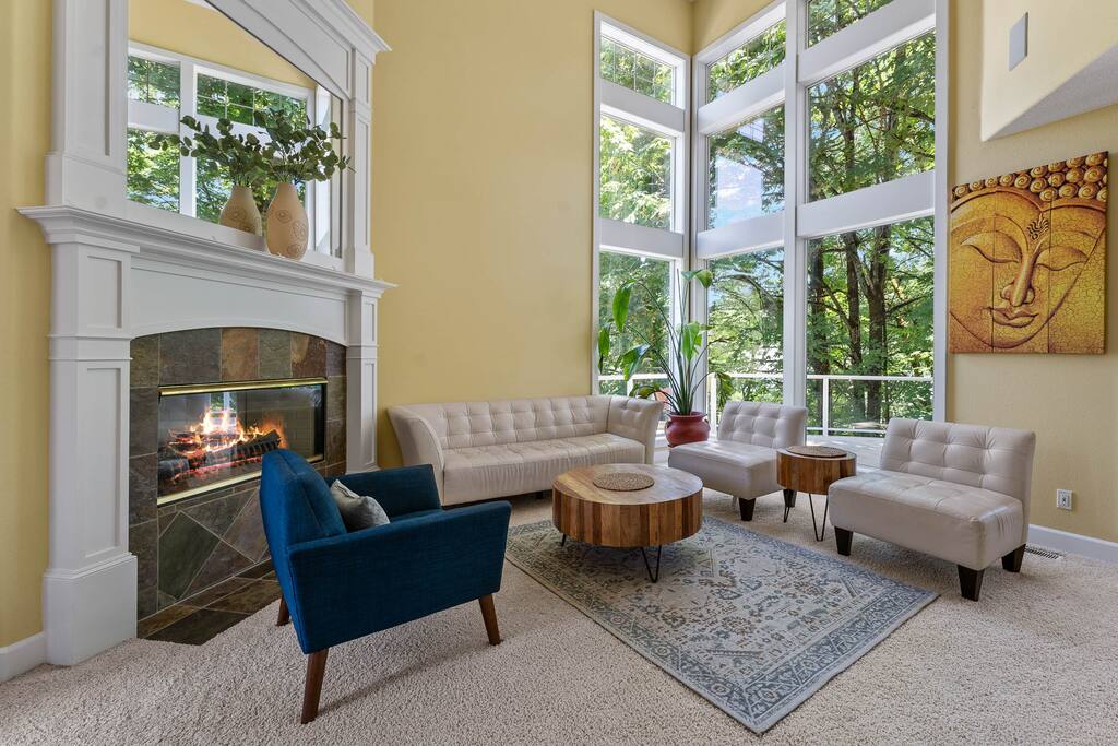 Spacious House - Free Parking, AC, Office!