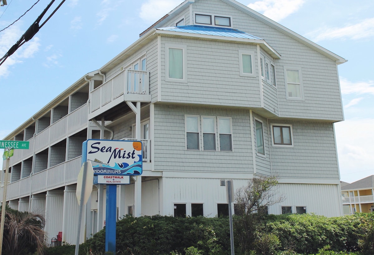 Kraken's Den Oceanview Steps to ocean Pool - Carolina Beach Kraken's Den Oceanview Steps to ocean Pool - Carolina Beach