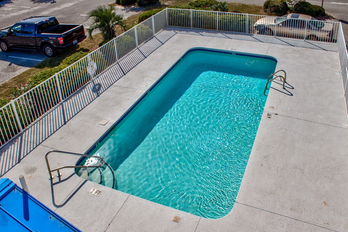 Kraken's Den Oceanview Steps to ocean Pool - Carolina Beach Kraken's Den Oceanview Steps to ocean Pool - Carolina Beach