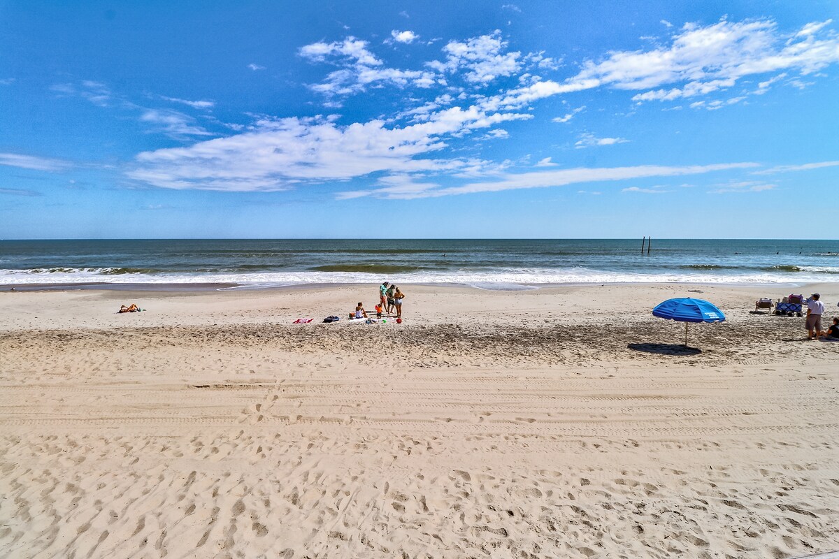 Kraken's Den Oceanview Steps to ocean Pool - Carolina Beach Kraken's Den Oceanview Steps to ocean Pool - Carolina Beach