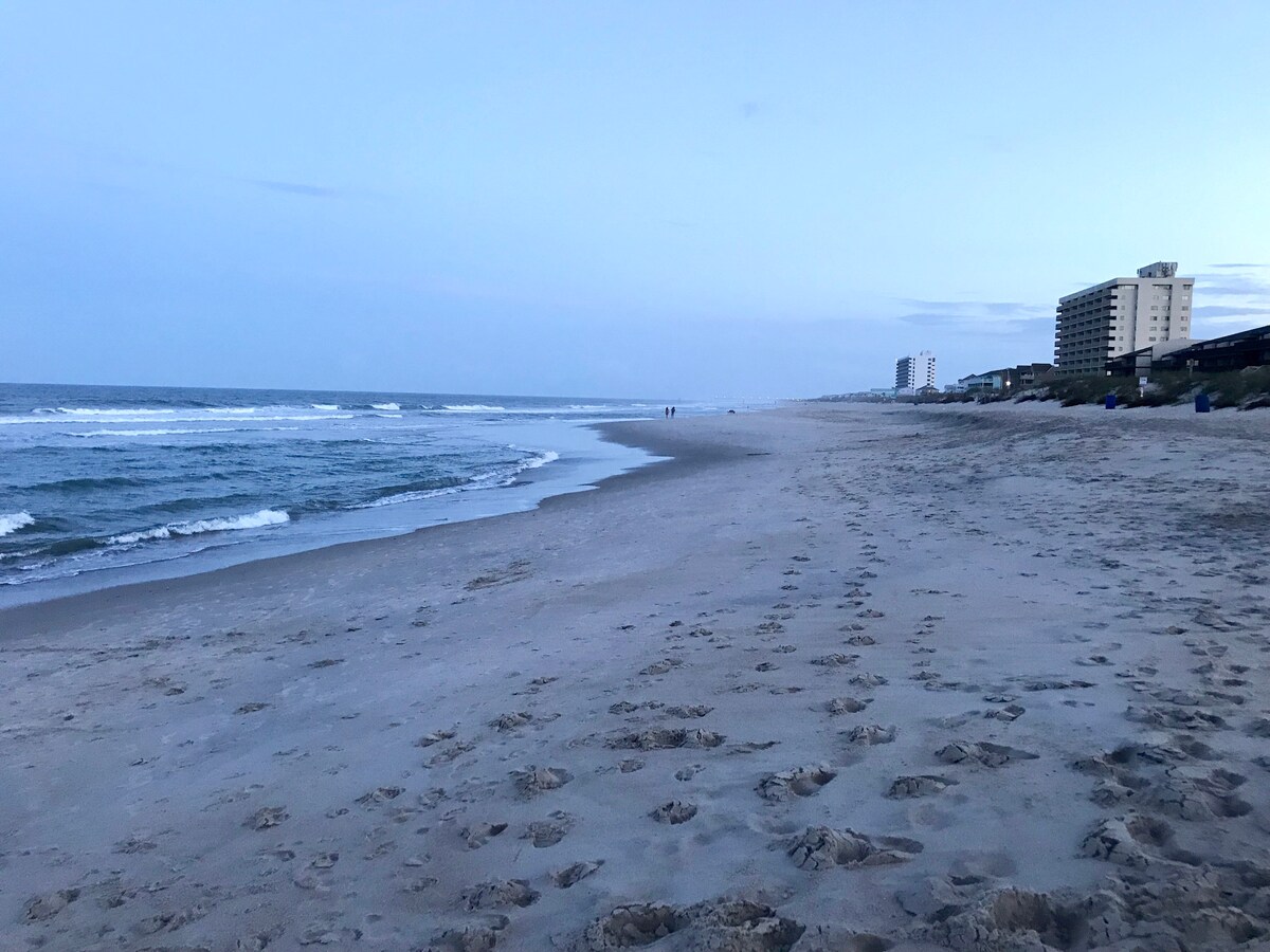 Kraken's Den Oceanview Steps to ocean Pool - Carolina Beach Kraken's Den Oceanview Steps to ocean Pool - Carolina Beach