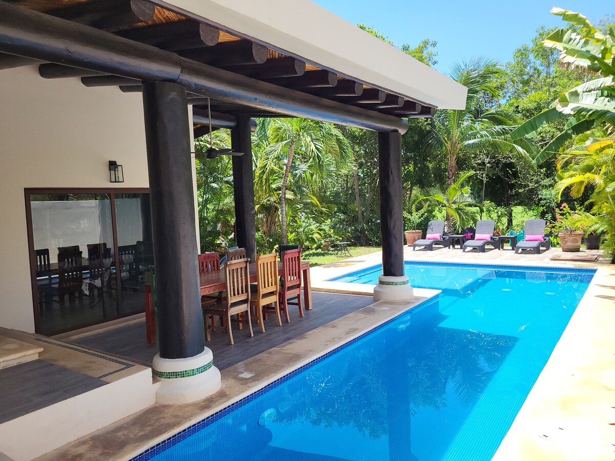 spacious-family-villa-beach-private-pool-golf/