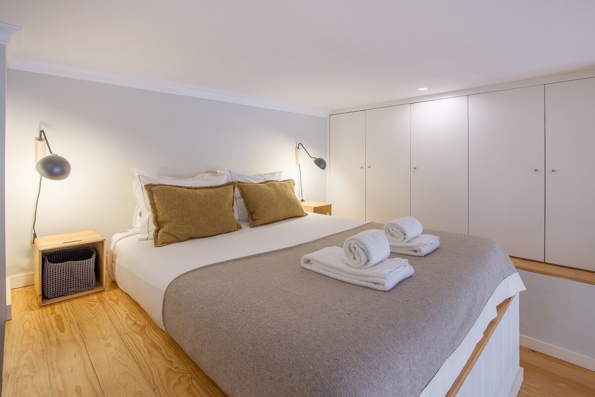 almada-151-2t-terrace-light-porto-center/