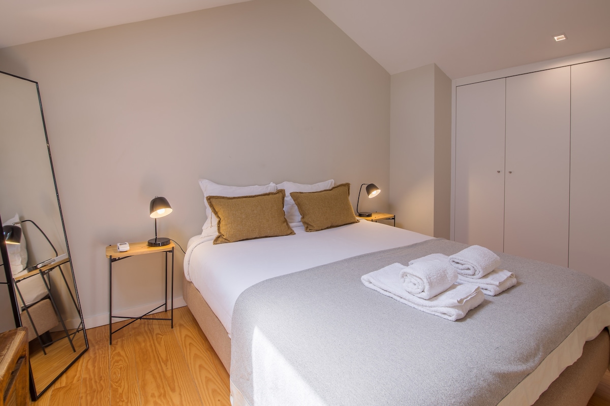 almada-151-3f-2br-apartment-porto-center/