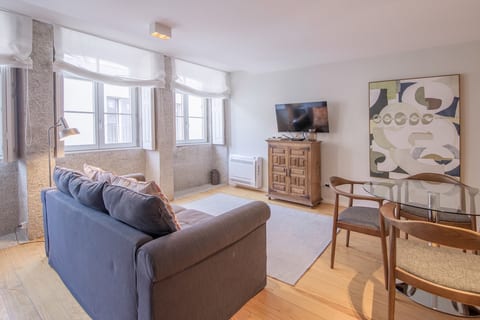 Almada 151 (3F) - 2BR Apartment - Porto Center