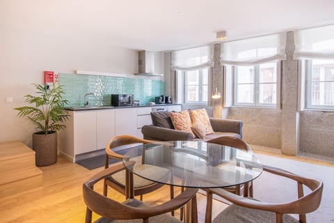 Almada 151 (3F) - 2BR Apartment - Porto Center