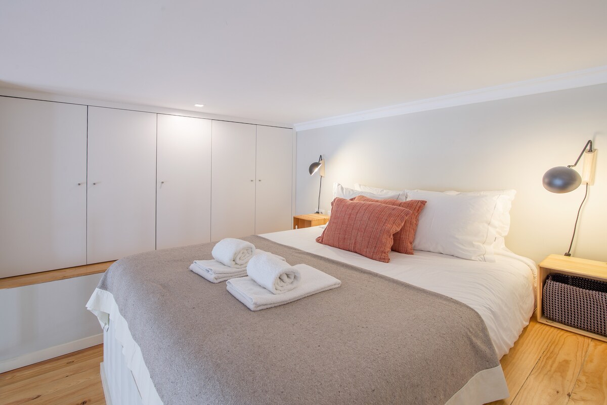 almada-151-1f-cozy-mezzanine-porto-center/