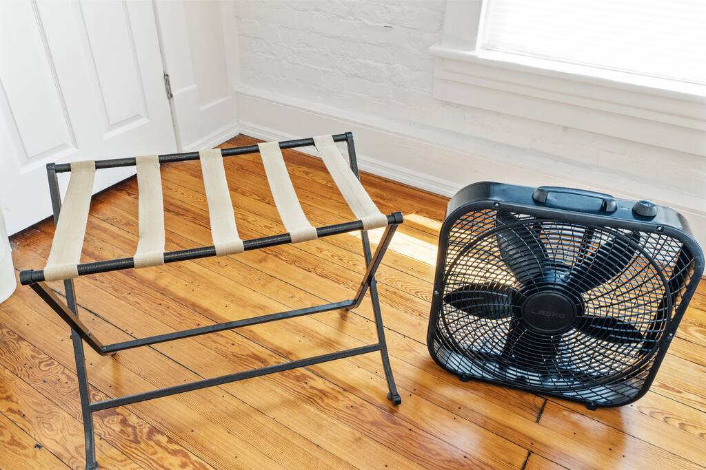 Each bedroom is thoughtfully equipped with a box fan and a luggage rack to ensure your comfort and convenience throughout your stay. - Downtown | Family Friendly | Walk to the Choo Choo - Chattanooga