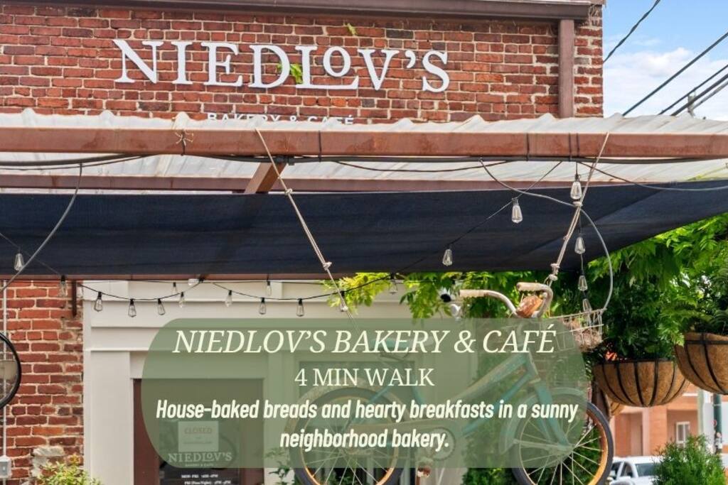 Enjoy fresh-baked breads, pastries, and artisan coffee at Niedlov’s Bakery—a beloved Chattanooga favorite just an easy 4-minute walk away. - Downtown | Family Friendly | Walk to the Choo Choo - Chattanooga