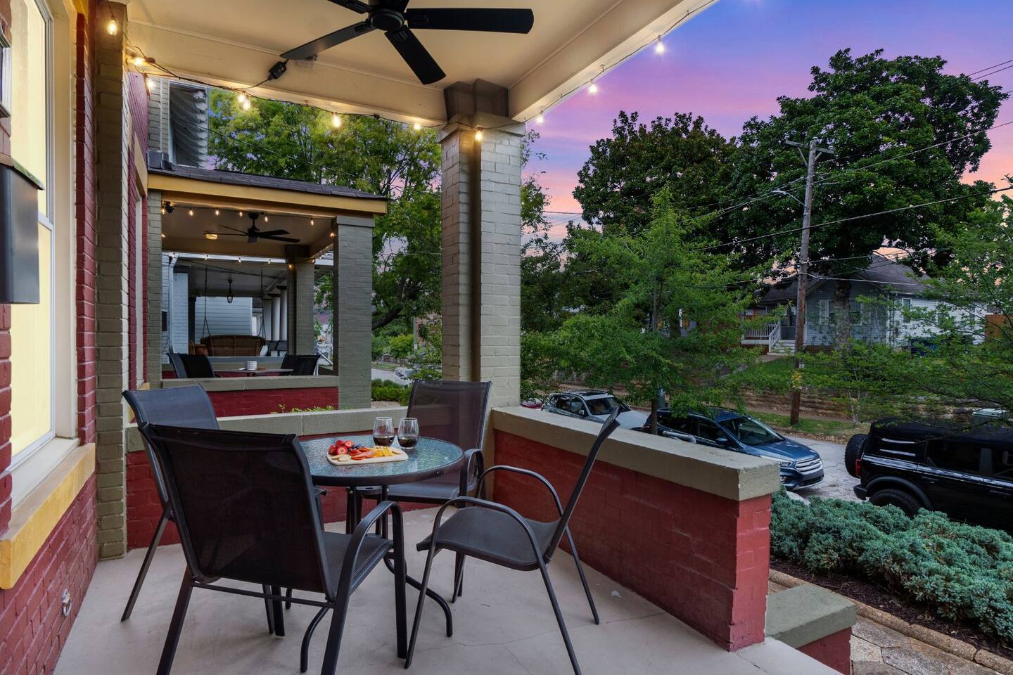 Noll Street — Yellow Door Vacation Rentals - Property Management - Vacation  Rentals, image size:1440x960