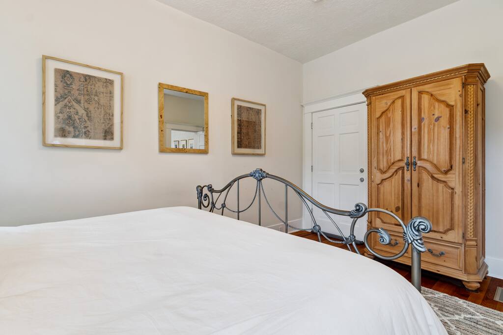 In Southside | Roomy 6 Bedroom | Walk to Choo Choo - Chattanooga In Southside | Roomy 6 Bedroom | Walk to Choo Choo - Chattanooga