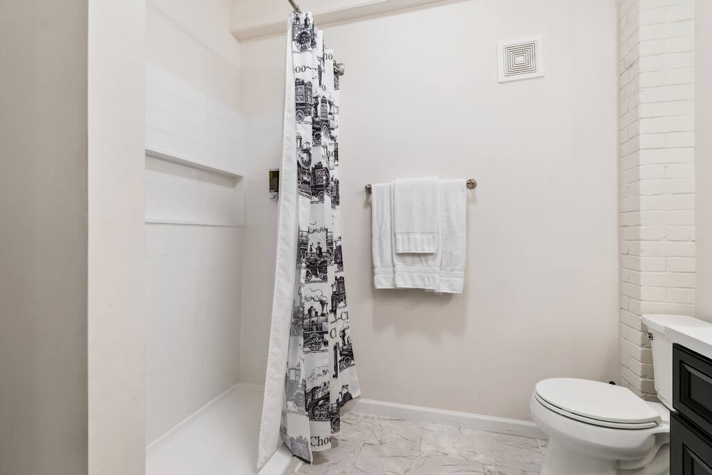 In Southside | Roomy 6 Bedroom | Walk to Choo Choo - Chattanooga In Southside | Roomy 6 Bedroom | Walk to Choo Choo - Chattanooga