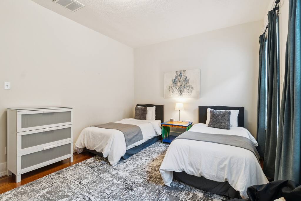 In Southside | Roomy 6 Bedroom | Walk to Choo Choo - Chattanooga In Southside | Roomy 6 Bedroom | Walk to Choo Choo - Chattanooga