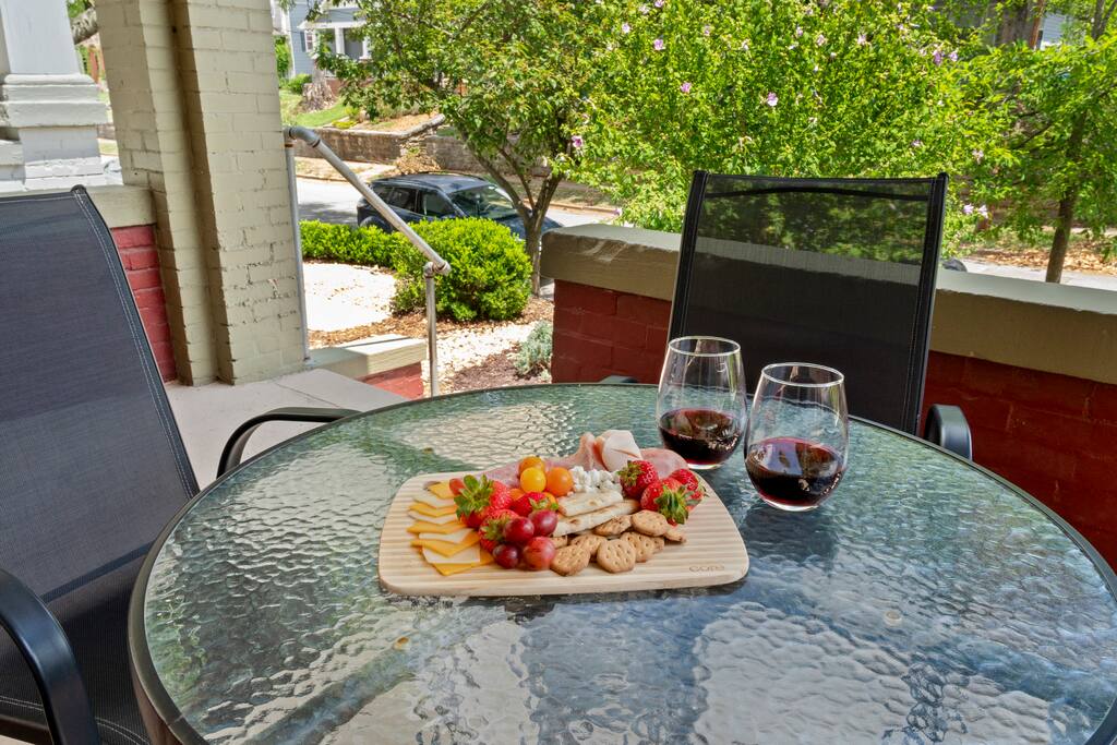 In Southside | Roomy 6 Bedroom | Walk to Choo Choo - Chattanooga In Southside | Roomy 6 Bedroom | Walk to Choo Choo - Chattanooga