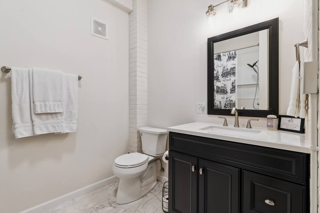 In Southside | Roomy 6 Bedroom | Walk to Choo Choo - Chattanooga In Southside | Roomy 6 Bedroom | Walk to Choo Choo - Chattanooga