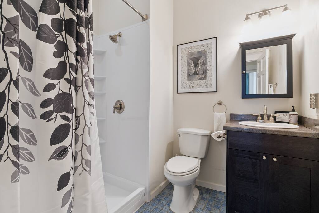 In Southside | Roomy 6 Bedroom | Walk to Choo Choo - Chattanooga In Southside | Roomy 6 Bedroom | Walk to Choo Choo - Chattanooga