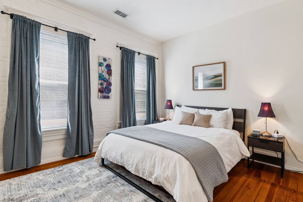In Southside | Roomy 6 Bedroom | Walk to Choo Choo - Chattanooga In Southside | Roomy 6 Bedroom | Walk to Choo Choo - Chattanooga