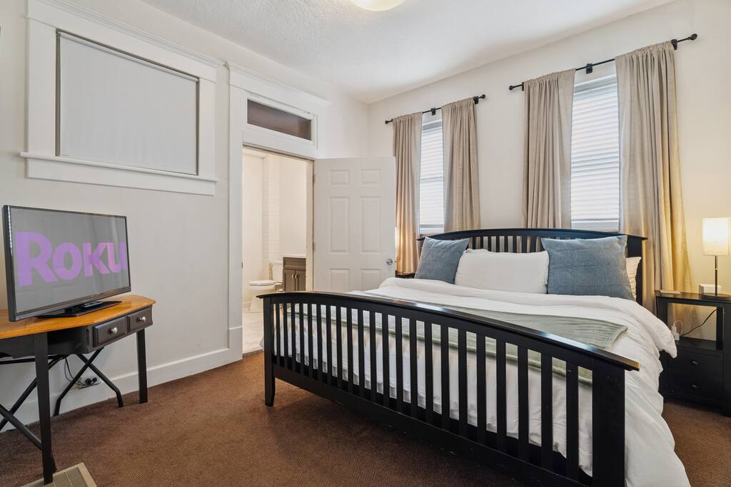 In Southside | Roomy 6 Bedroom | Walk to Choo Choo - Chattanooga In Southside | Roomy 6 Bedroom | Walk to Choo Choo - Chattanooga