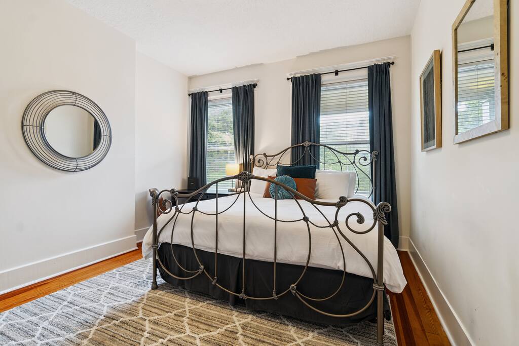 In Southside | Roomy 6 Bedroom | Walk to Choo Choo - Chattanooga In Southside | Roomy 6 Bedroom | Walk to Choo Choo - Chattanooga