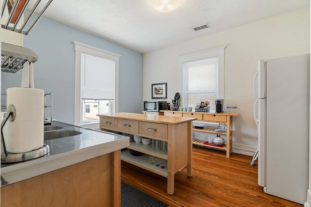 In Southside | Roomy 6 Bedroom | Walk to Choo Choo