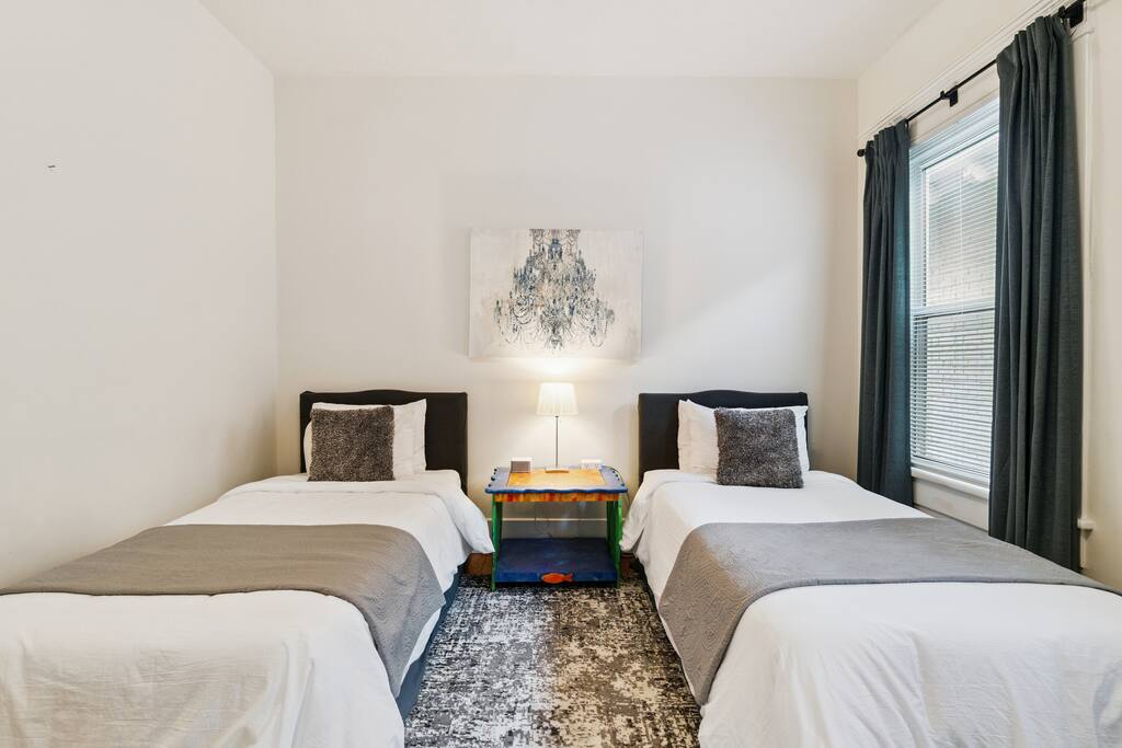 In Southside | Roomy 6 Bedroom | Walk to Choo Choo - Chattanooga In Southside | Roomy 6 Bedroom | Walk to Choo Choo - Chattanooga