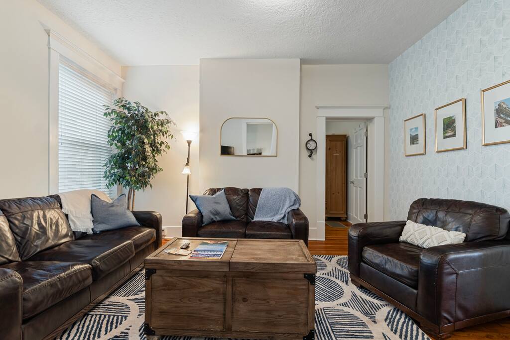 In Southside | Roomy 6 Bedroom | Walk to Choo Choo