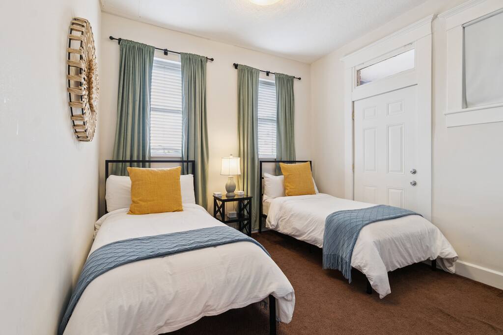 In Southside | Roomy 6 Bedroom | Walk to Choo Choo - Chattanooga In Southside | Roomy 6 Bedroom | Walk to Choo Choo - Chattanooga